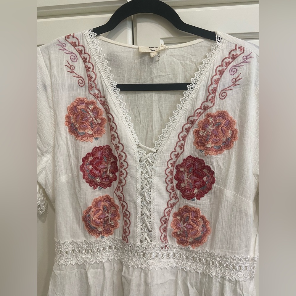 Boutique dress, embroidered flowers, size large - Picture 3 of 6